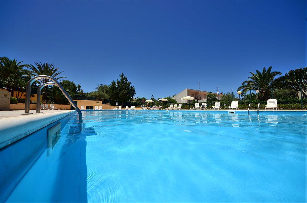 צ'פאלו Calanica Resort מראה חיצוני תמונה