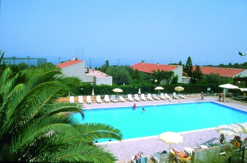 צ'פאלו Calanica Resort מראה חיצוני תמונה