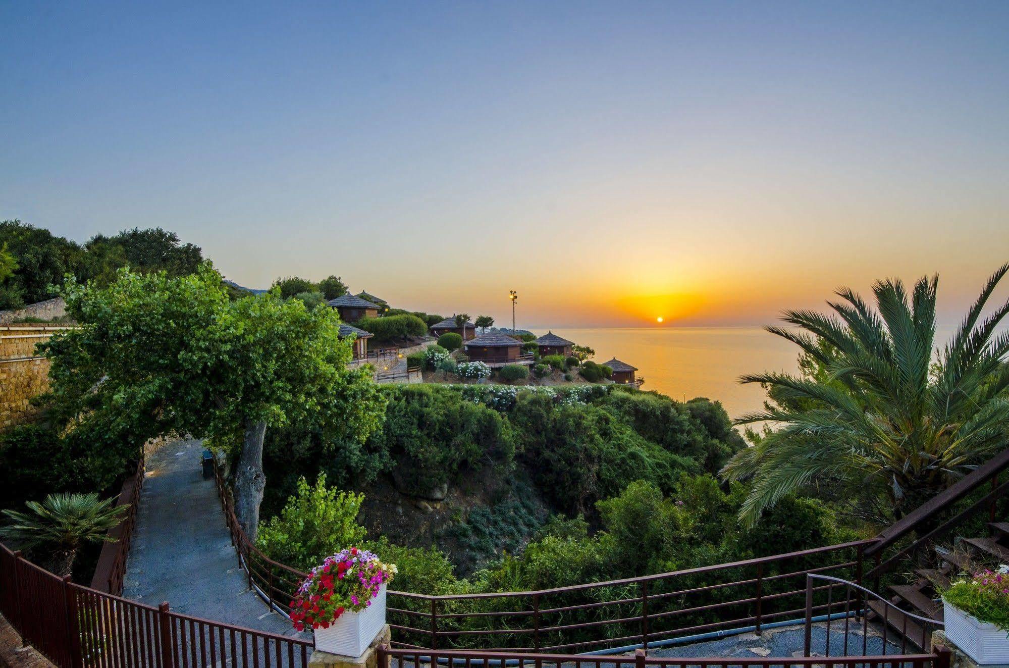 צ'פאלו Calanica Resort מראה חיצוני תמונה