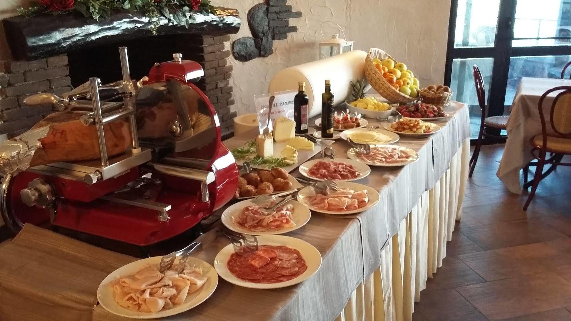 צ'פאלו Calanica Resort מראה חיצוני תמונה
